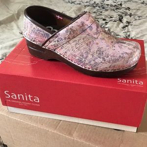 Brand new in box**Sanita Clogs